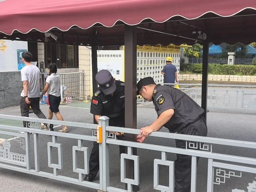 C:/Users/Administrator/Desktop/臺(tái)風(fēng)“貝碧嘉”來襲，南京保安積極應(yīng)對(duì)，“守”護(hù)萬家團(tuán)圓！/4.jpg4