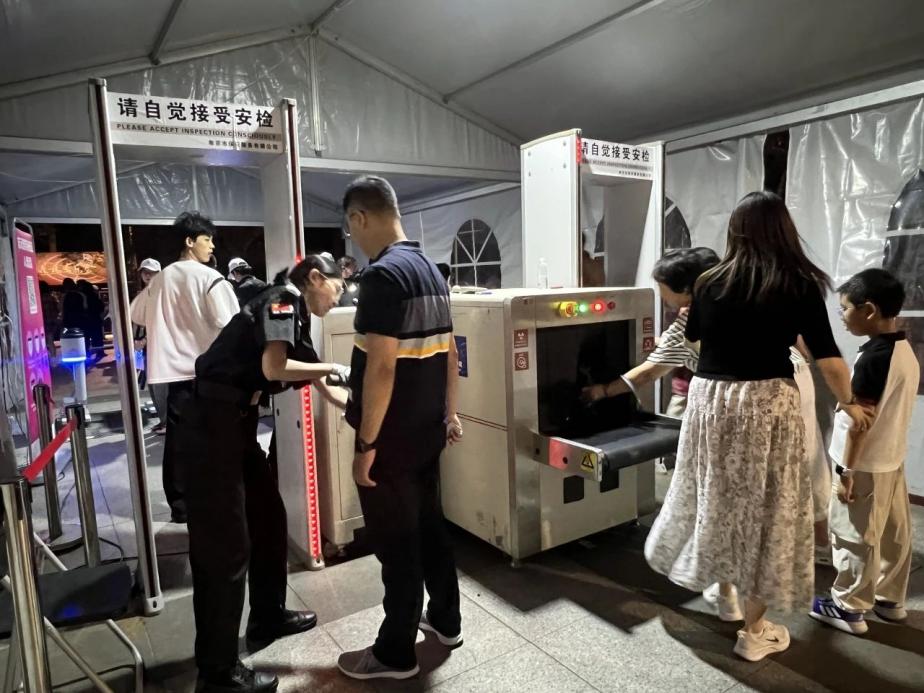 C:/Users/BA/Desktop/“安保鐵軍、硬核保障”2024系列報(bào)道四十三——月滿中秋，南京市保安服務(wù)有限公司圓滿護(hù)航“2024 南京森林音樂會”/4.jpg4